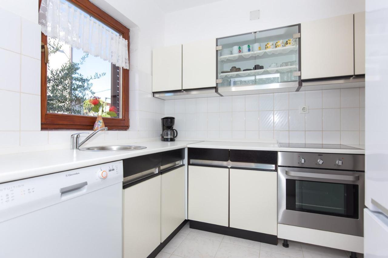 Adora Apartment คิร์ก ภายนอก รูปภาพ